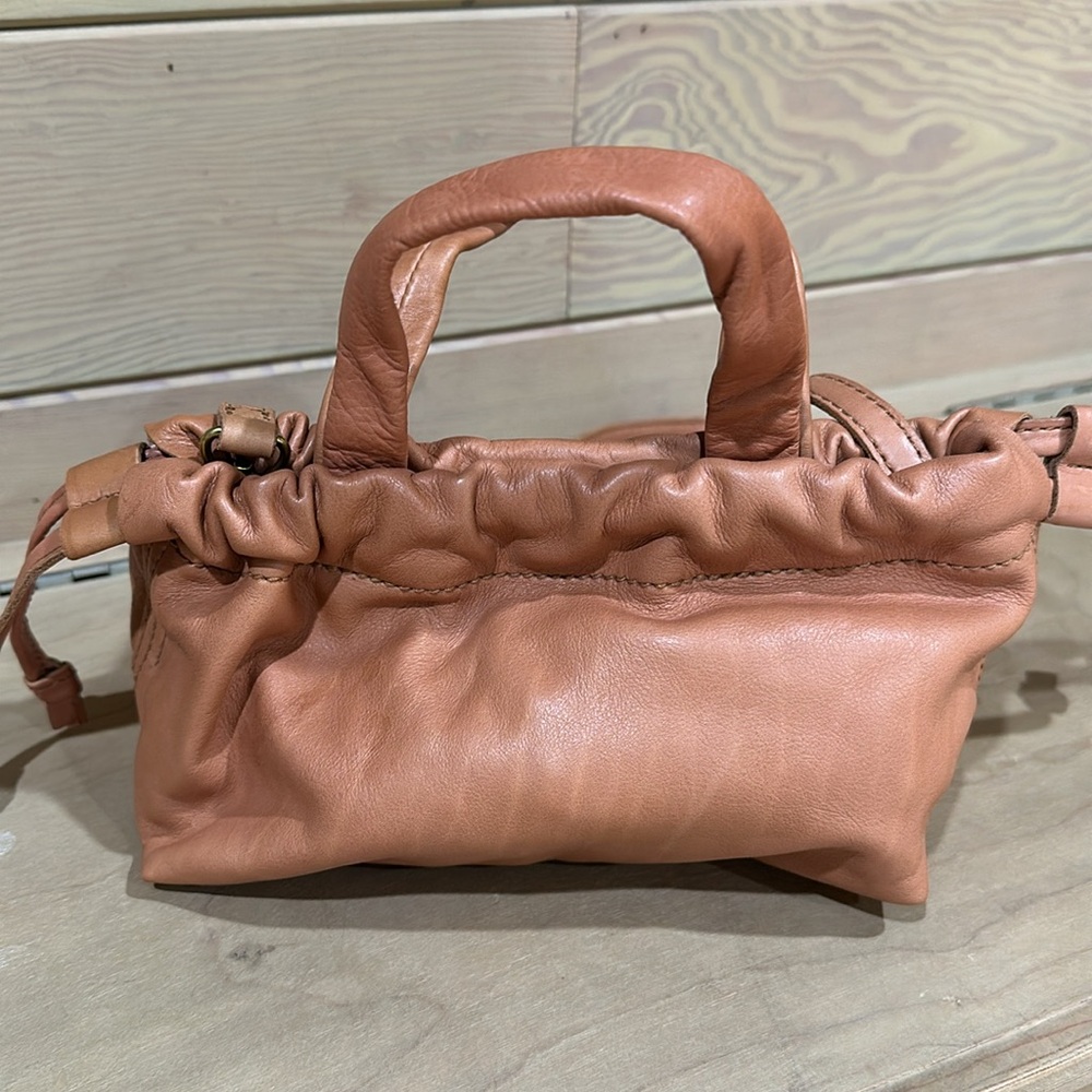 13″ handle crossbody strap (adjustable)

6″ tall
 
9″ wide

Genuine.